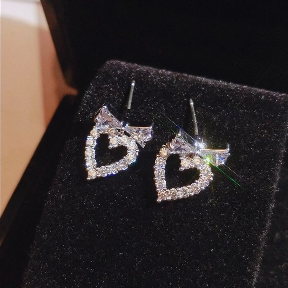New 925 Silver Sweet Heart Diamond Stud Earrings - Picture 3 of 6